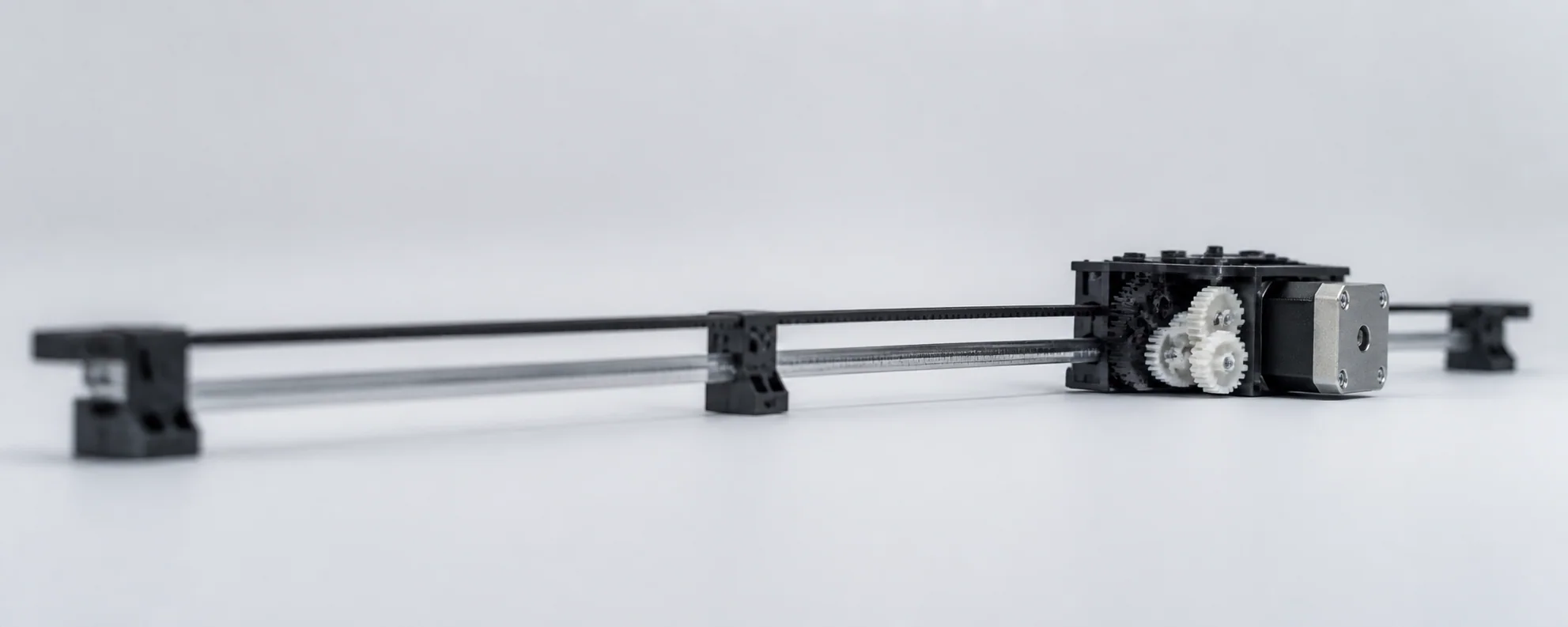 Macro del gruppo carrello di una stampante: cinghia dentata, striscia encoder e motore passo-passo